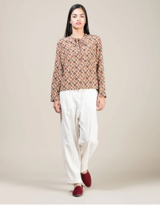 Combinaison pantalon à manches longues confectionnée dans des tissus sélectionnés pour vous accompagner dans chaque quotidien confortable