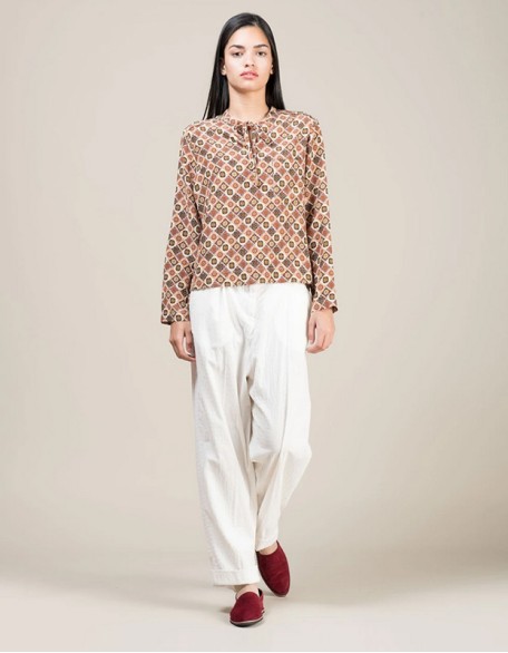 Combinaison pantalon à manches longues confectionnée dans des tissus sélectionnés pour vous accompagner dans chaque quotidien confortable